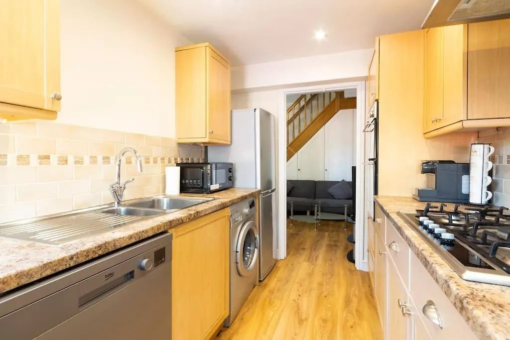 Holiday home Stylish 4-Bed Home In Egham Surrey Near Airport United Kingdom