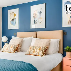 Cozy 2 Bed Apt, Town Centre, Pkg, Perfect For Long Apartment